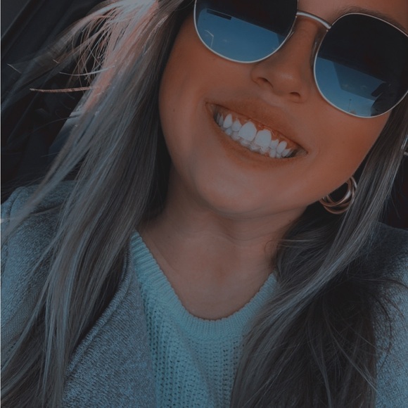 Meet your Posher, Alyssa - Picture 5 of 7